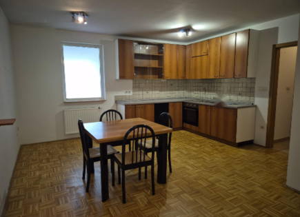 Appartamento per 256 000 euro a Sesana, Slovenia