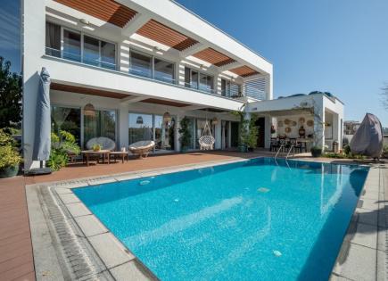 Villa for 1 350 000 euro in Paphos, Cyprus