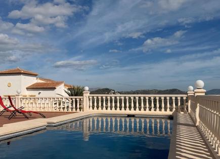 Villa per 716 000 euro a Calp, Spagna