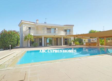 Villa for 2 400 000 euro in Paphos, Cyprus