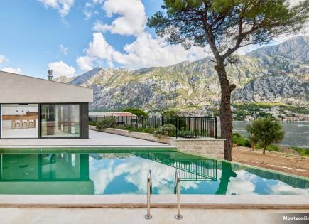 Villa for 2 200 000 euro in Prcanj, Montenegro
