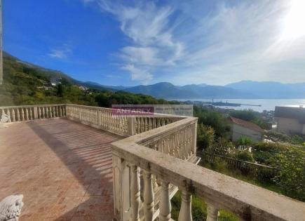 Villa per 320 000 euro a Bijela, Montenegro