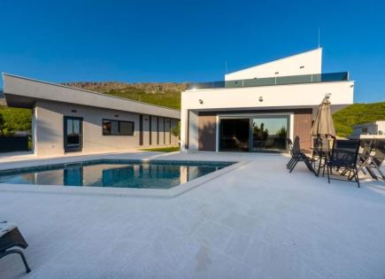 Villa for 1 560 000 euro in Podstrana, Croatia