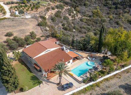 Villa for 1 800 000 euro in Paphos, Cyprus