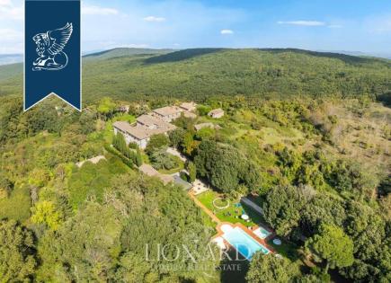 Villa for 4 500 000 euro in Siena, Italy