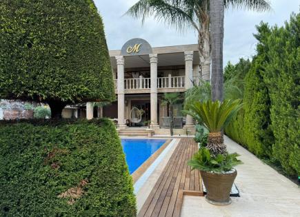 Villa for 1 650 000 euro in Kemer, Turkey