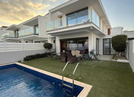 Villa para 560 000 euro en Lárnaca, Chipre