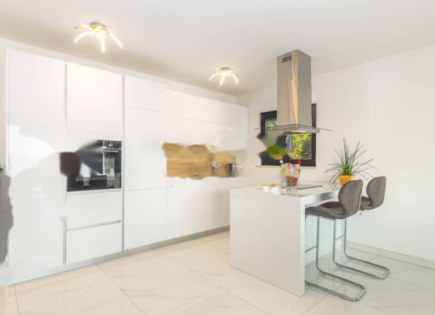 Haus für 1 200 000 euro in Opatija, Kroatien