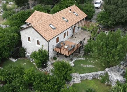 Casa para 540 000 euro en Cetinje, Montenegro