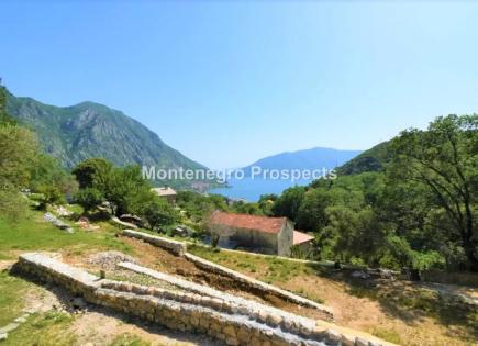 Grundstück für 650 000 euro in Risan, Montenegro