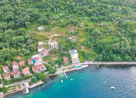 Grundstück für 350 000 euro in Stoliw, Montenegro