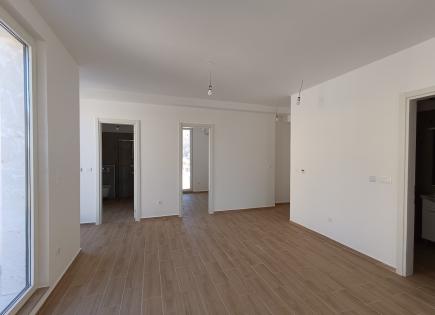 Wohnung für 250 000 euro in Becici, Montenegro