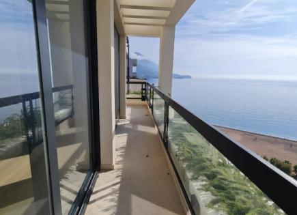 Flat for 698 000 euro in Becici, Montenegro