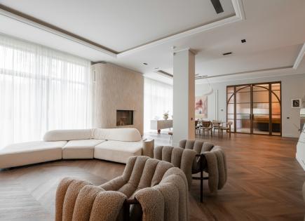 House for 1 190 000 euro in Melluzi, Latvia