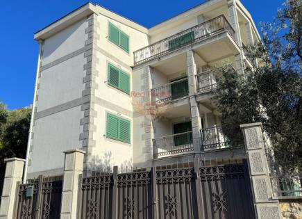 Casa per 1 200 000 euro a Pržno, Montenegro