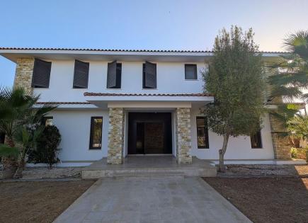 Villa for 975 000 euro in Larnaca, Cyprus