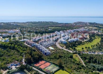 Penthouse for 716 000 euro in Casares, Spain