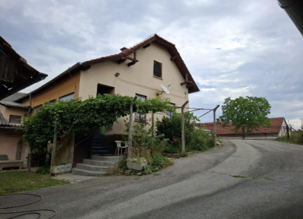 Maison pour 74 900 Euro à Idria, Slovénie