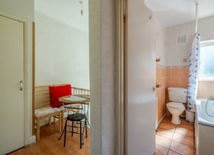 Appartamento per 325 000 euro a Londra, Regno Unito