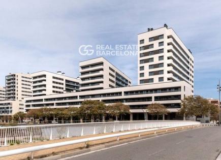 Flat for 560 500 euro in Badalona, Spain