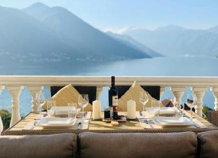 Appartement pour 310 000 Euro à Dobrota, Monténégro