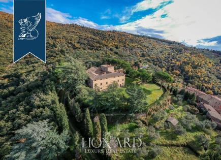 Castle for 5 800 000 euro in Arezzo, Italy
