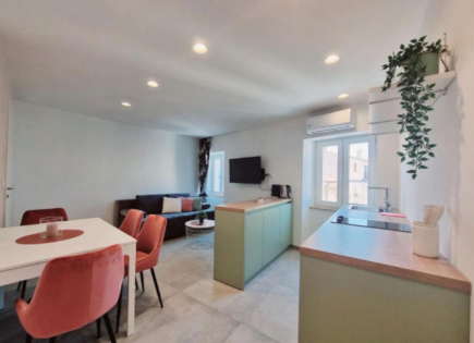 Flat for 584 000 euro in Piran, Slovenia