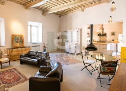 Appartamenti per 680 000 euro in Italia