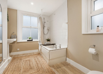 Appartamento per 2 300 000 euro a Londra, Regno Unito