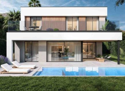Villa per 940 000 euro a Estepona, Spagna