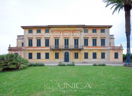 Palazzo per 1 300 000 euro a Lucca, Italia