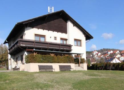 Hotel for 381 151 euro in Vonyarcvashegy, Hungary