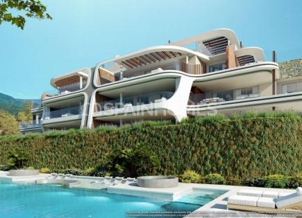 Penthouse for 2 400 000 euro in Benahavis, Spain