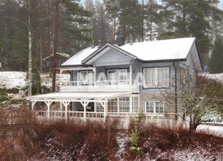 Casa per 560 000 euro a Pyhtää, Finlandia