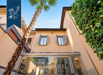 Villa for 2 400 000 euro in Milan, Italy