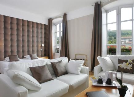 Hotel for 10 000 000 euro in Courmayeur, Italy