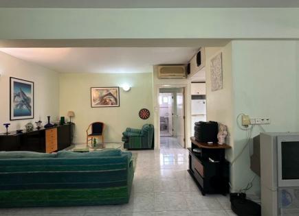 Apartamento para 1 500 euro por mes en Agia Trias, Chipre