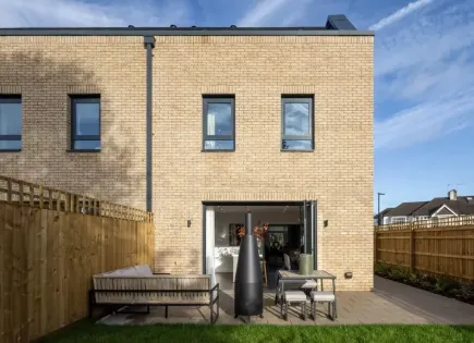 Casa adosada para 1 405 000 euro en Twickenham, Reino Unido